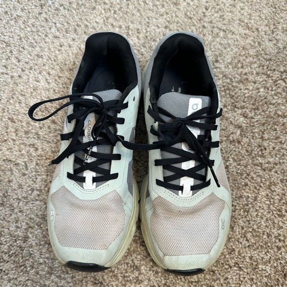 On cloud cloudrunner women’s size 7.5 frost and aloe color - Picture 1 of 12